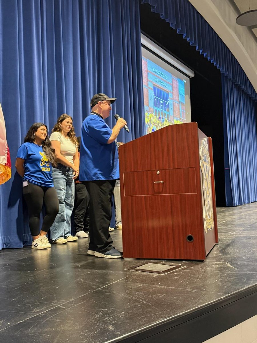 beauregard_hs's tweet image. Congratulations to our talented yearbook staff of a job well done to create a beautiful book of memories for our students to cherish for a lifetime. 
This year's book was dedicated to our very own Chef Jason Haywood for all the love he puts into our meals! 
#AlwaysAHornet