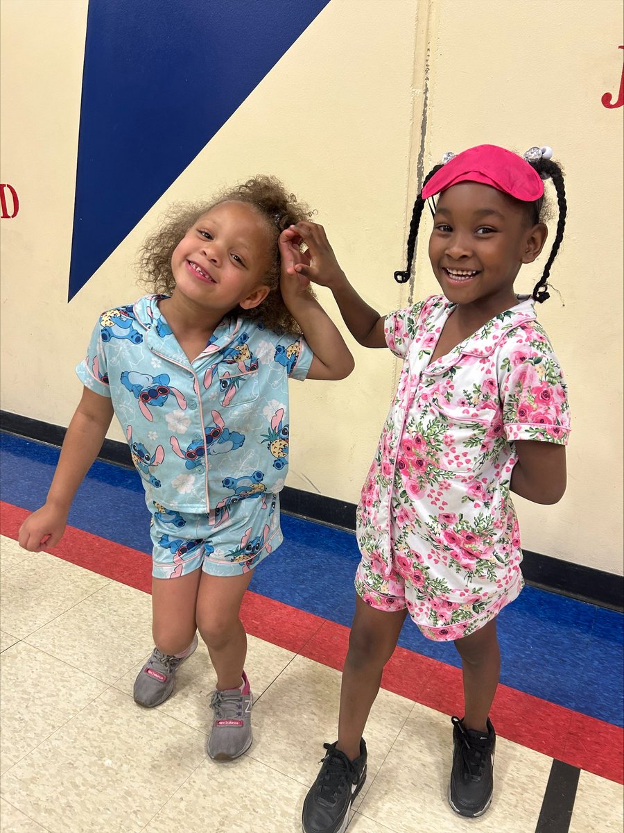 Kindergarten and 1st grade had their concert "Llama Llama Nighty Night" tonight. They got to dress up in their pajamas for the concert and brought a lot of energy during their performance. We are so proud of all the hard work they have put in!! Way to go, Mueller Jets!