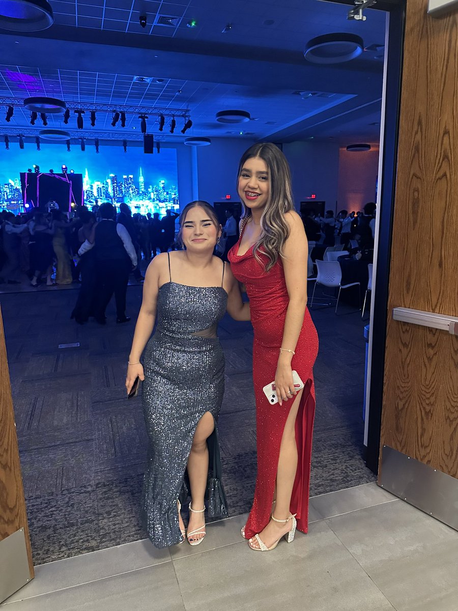 Desigo13's tweet image. Saturday night at the Starlight Event Center was the place to be. 😎
#AllIN
#Prom2025
#Endlessopportunity