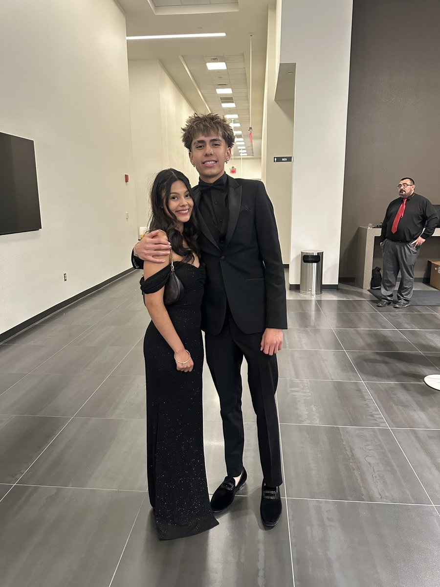 Desigo13's tweet image. Saturday night at the Starlight Event Center was the place to be. 😎
#AllIN
#Prom2025
#Endlessopportunity