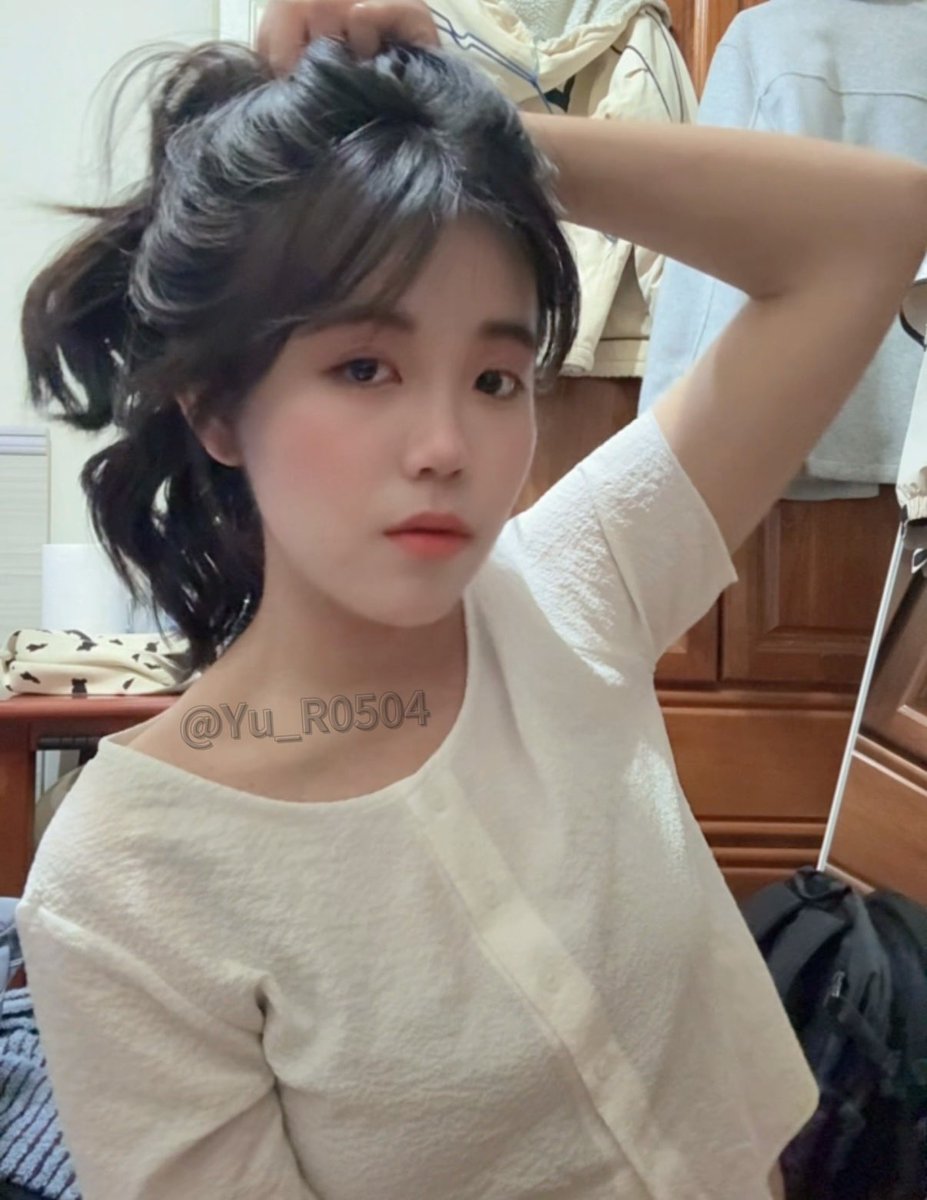 狗狗這幾天晚上都去打工了🤣

搬蘭花😆狗狗不想下班打工還接觸人群

就跑去搬蘭花 結果狗狗要散架了🤣

狗狗這幾天上班也遲到🤣

沒有新照片可以發🥺看舊的🤣🤣🤣 https://t.co/oly3cks0je