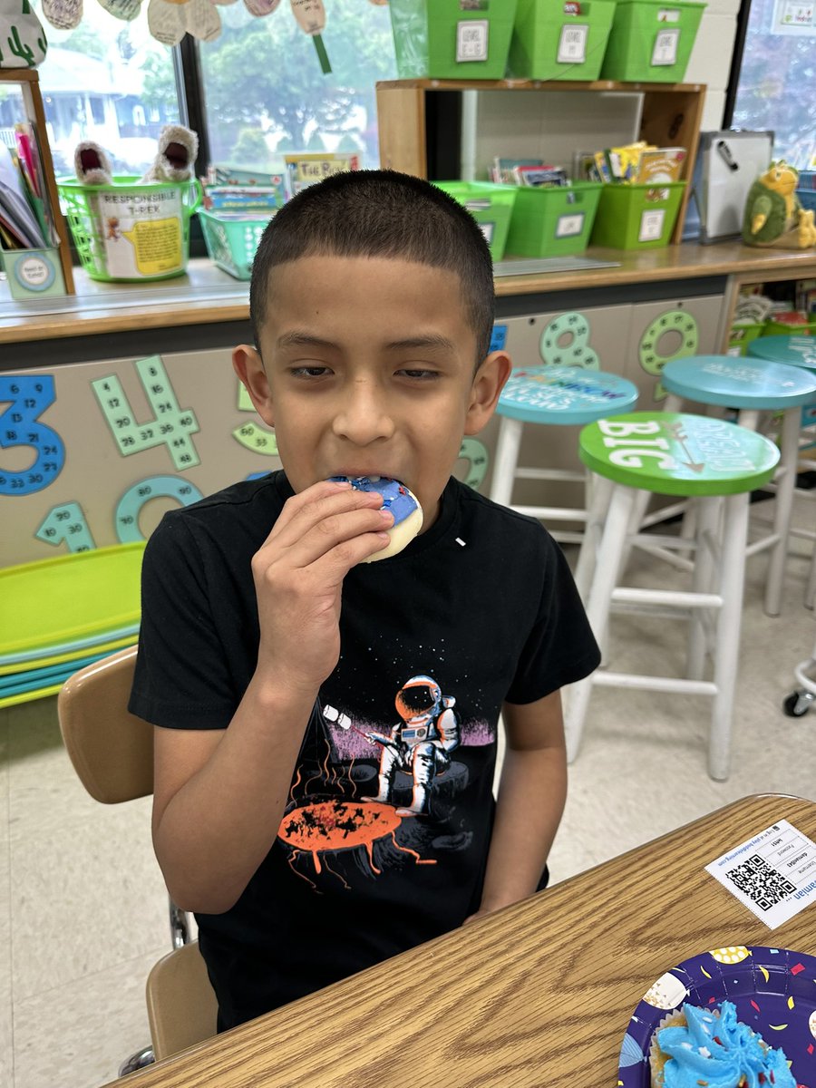 We had a double “summer” birthday 🎂 celebration today,  celebrating these great classmates!!! 🥳🥳
Thank you, both, for sharing yummy treats with the class!!!