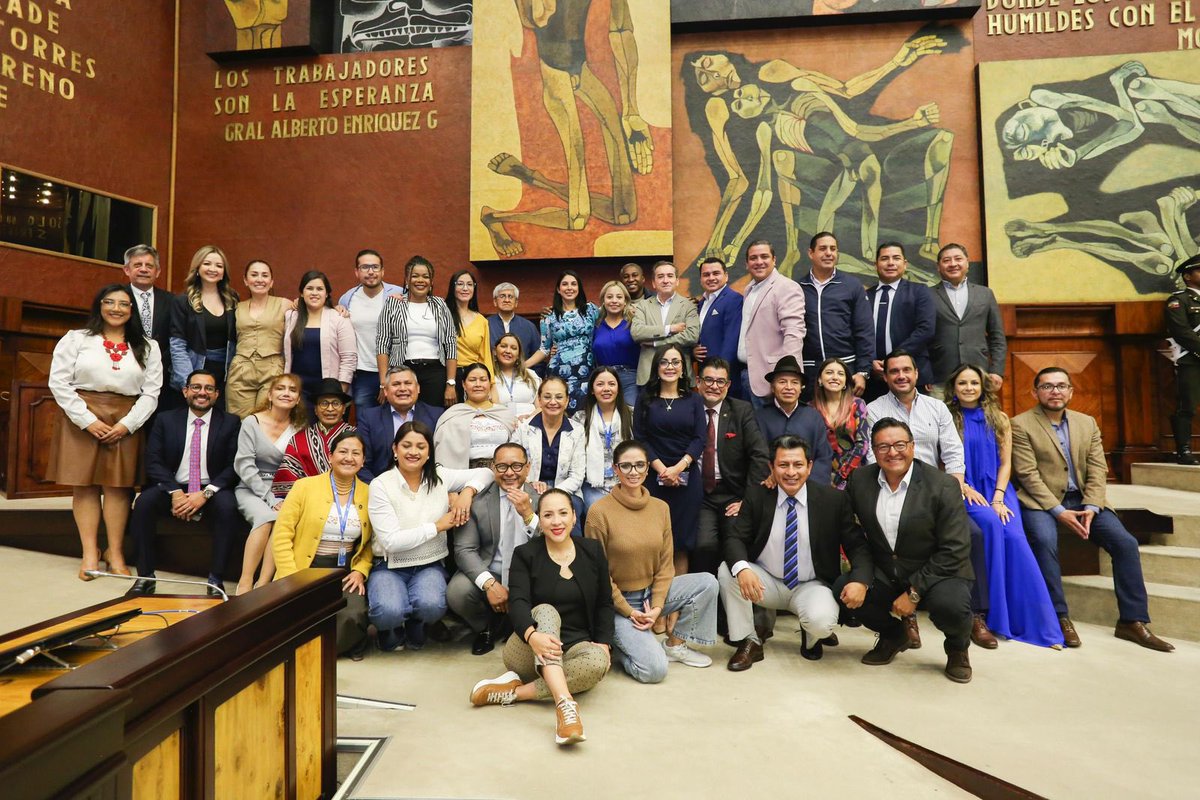 Culminamos este periodo legislativo lleno de aprendizajes y desafíos. Hemos enfrentado tanto lo positivo como lo complejo de la política y la dinámica legislativa. Desde nuestra fuerte representación en <a href="/RC5Oficial/">Revolución Ciudadana</a> hasta la defensa de leyes que promueven la dignidad de nuestros