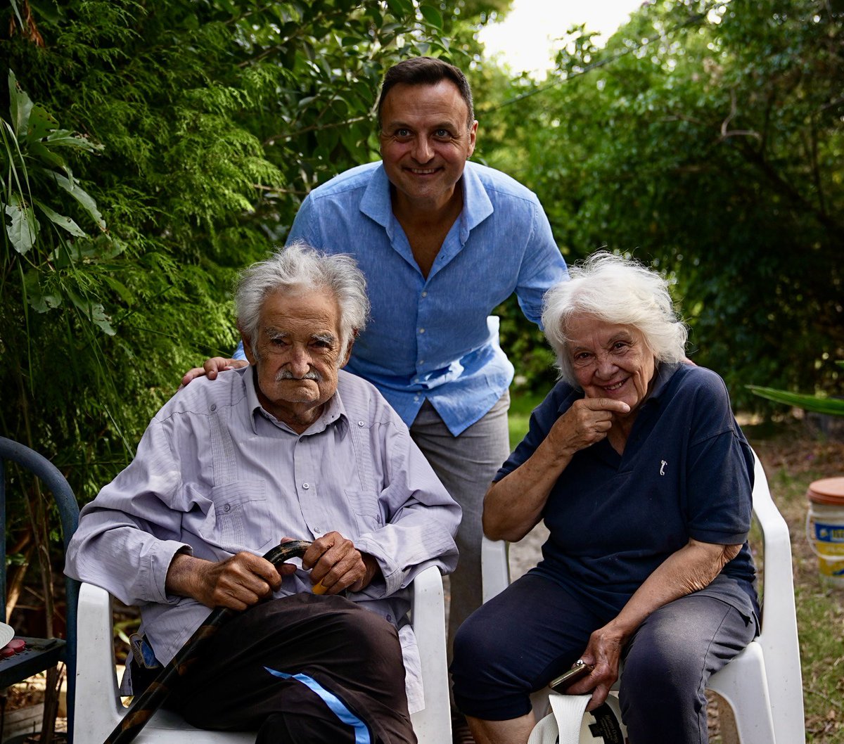 “El poder no cambia a las personas, solo revela quienes verdaderamente son” (José Pepe Mujica). 

Un honor haberlo conocido, un placer poder escucharlo, sus consejos serán inolvidables. 

Gracias 🙏🏻 Maestro.

#JoseMujica