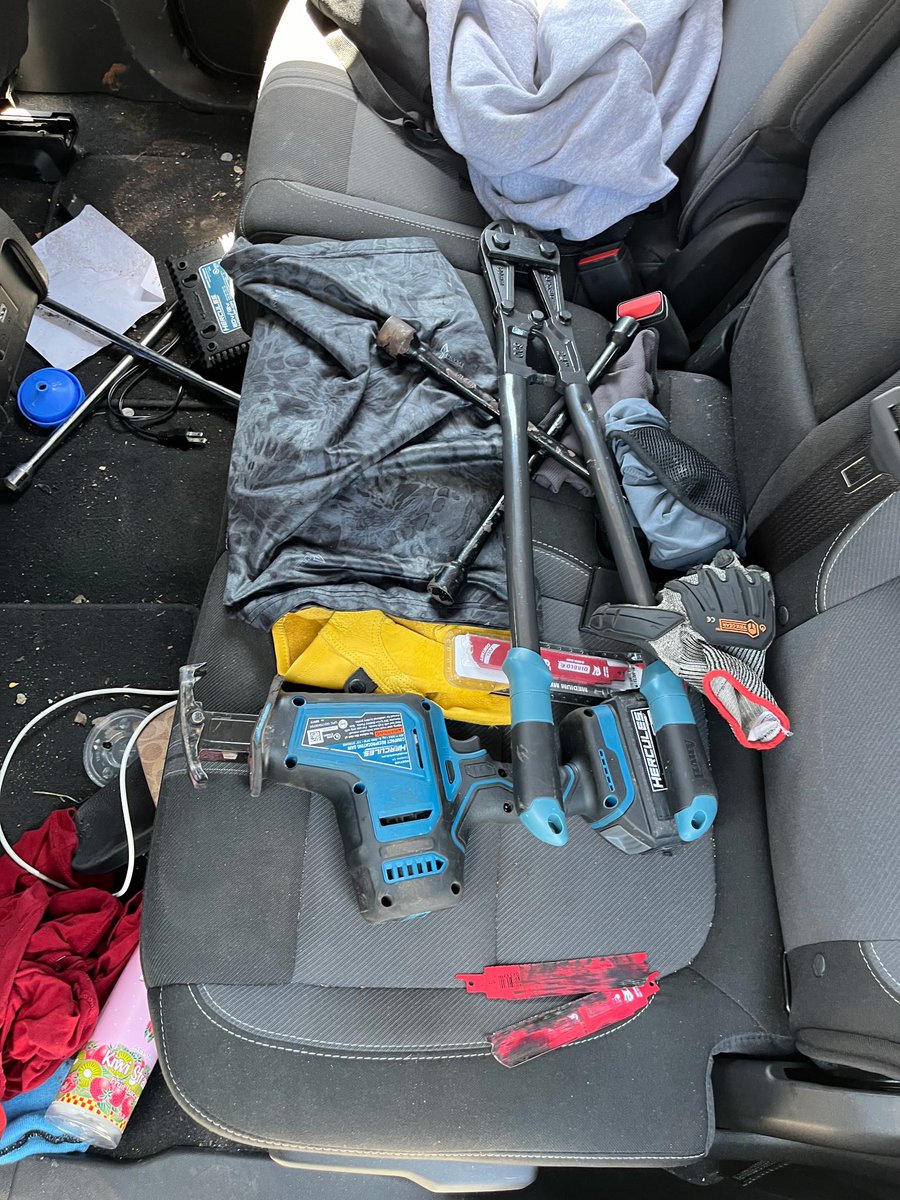 HCSO_D3Patrol's tweet image. Catalytic converter thief’s in custody after an investigation was conducted by the men and women of @HCSO_CIB , with the assistance of @HCCOPct3 along with our very own D3 Crime Reduction Unit.