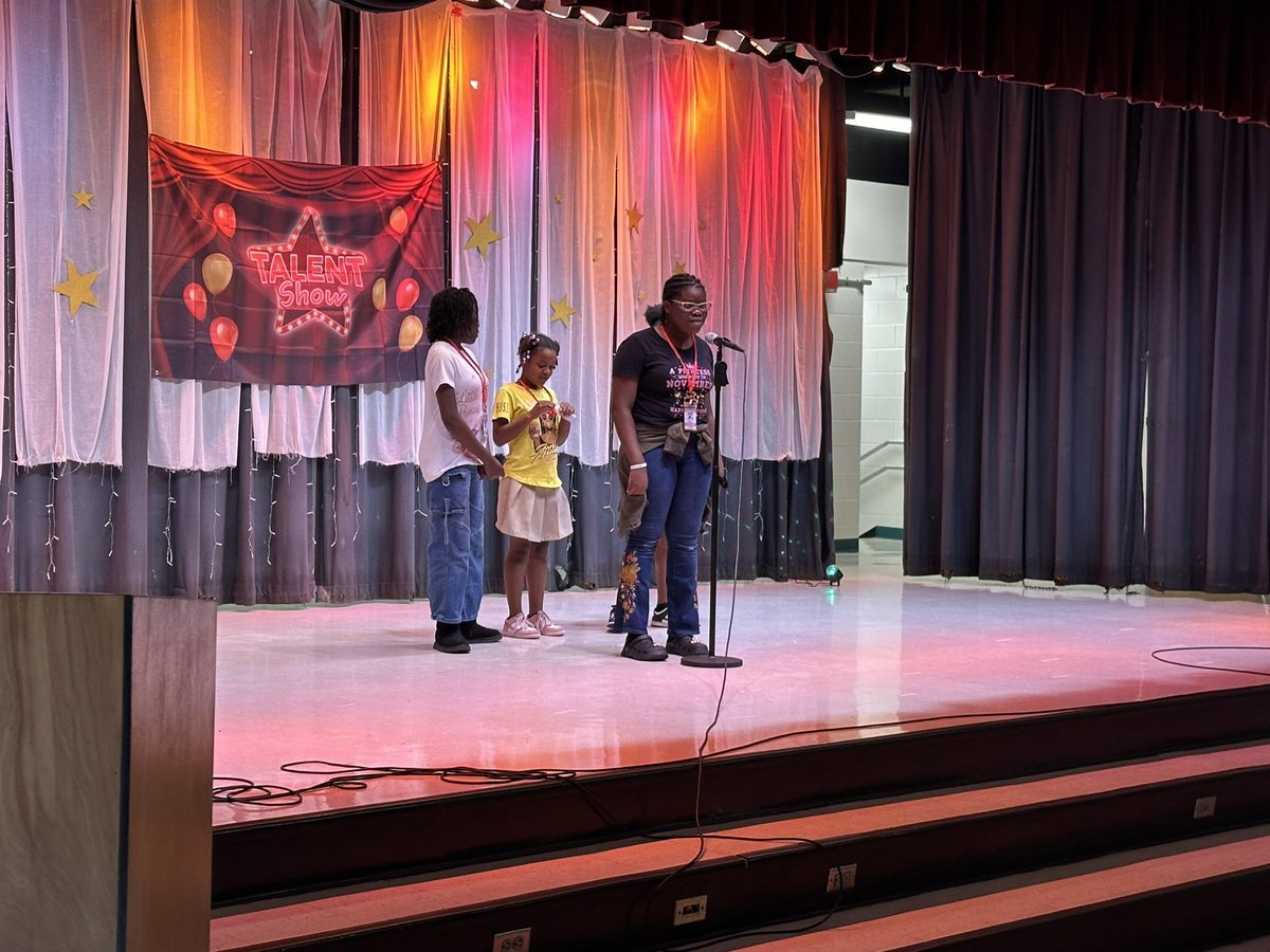 rosemont_es's tweet photo. Rosemont’s got Talent! Our 1st annual talent show was a huge success. Our Eagles are talented, fearless, and full of heart. #EagleNationOCPS https://t.co/OGT29MEW0N