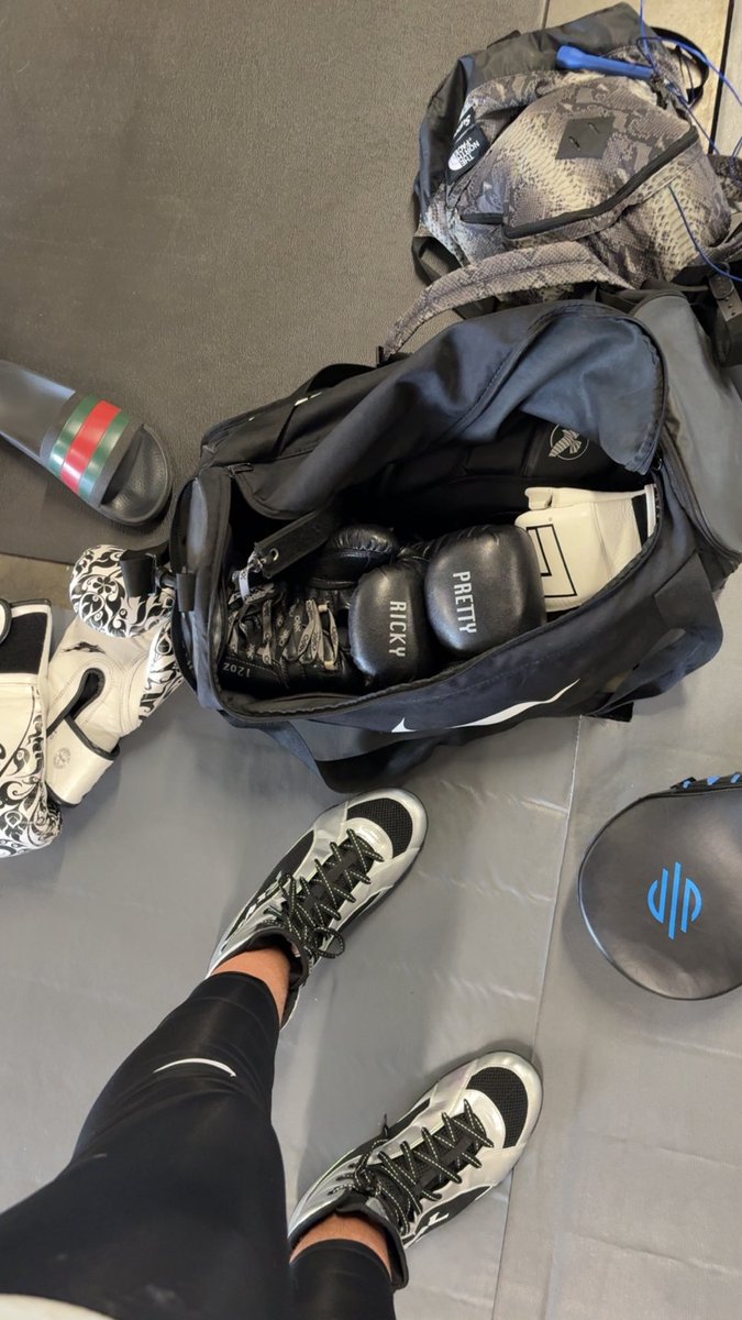 Ricky (@prettyrixky) on Twitter photo 