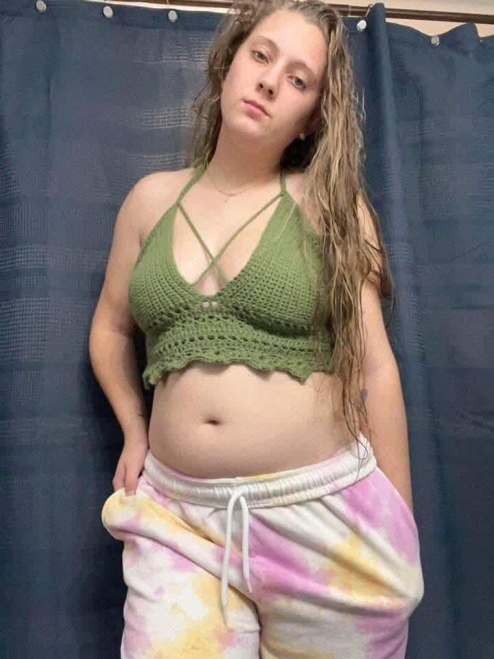 ashleykaty4's tweet photo. Let’s smoke fuck and high https://t.co/Rsmmf95g0k