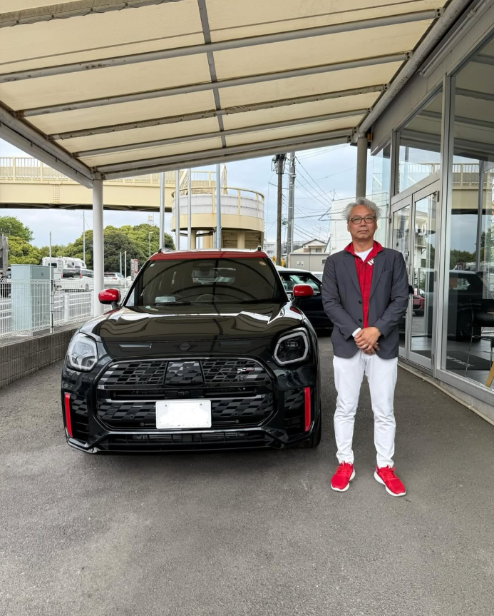 GlanzMini's tweet photo. 【MINI松戸】
祝・ご納車!!
先日ご納車したS様の納車写真です🤳
MINI JOHN COOPER WORKS COUNTRYMAN
レジェンド・グレー✖️レッドルーフの組み合わせで間違いないカッコよさです!
最高のMINI LIFEをお過ごしください✨
#mini松戸 #納車 #minicountryman #minijcw #minijohncooperworks #u25 https://t.co/OPOhZgfUDt