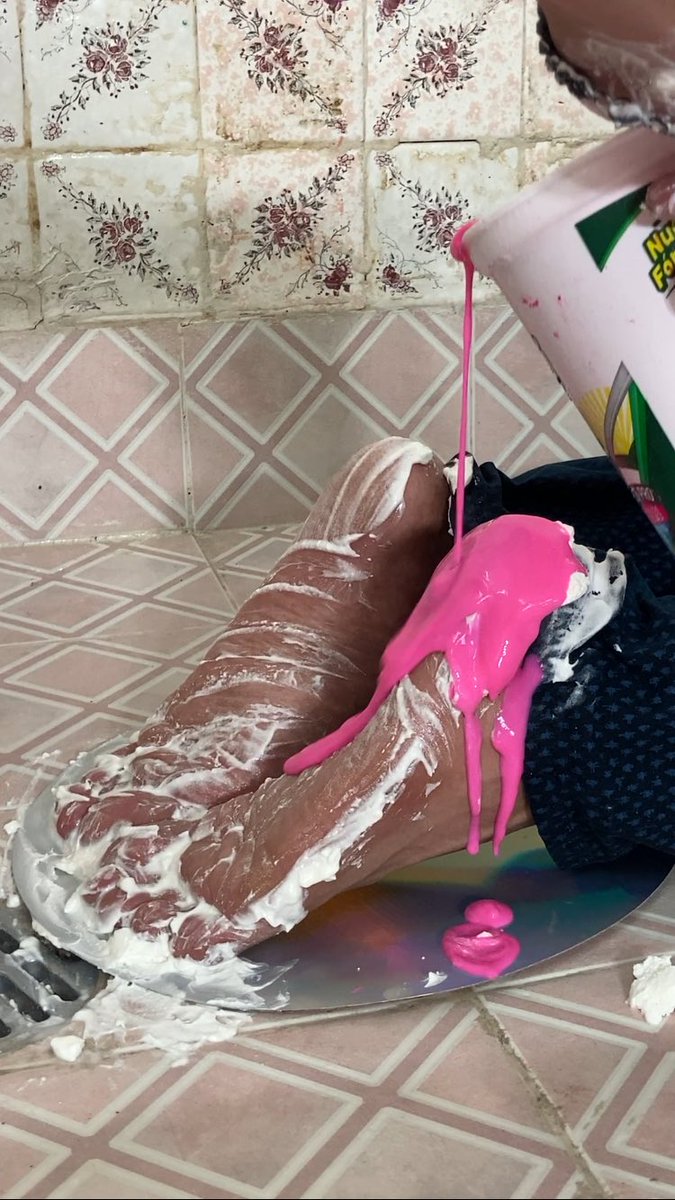ch0c0twinkie's tweet photo. The art:
The artist: @wetbearded77 
-
More photos and full session coming soon to my OF. I’ll let you know >:)
-
#wam #wetandmessy #messyfeet #feetfetish #malefeet #menfeet #wamfeet #messymen #wetmen #messyman #wetman #onlyfans #gunged #gungedman https://t.co/GSpUnre4MI