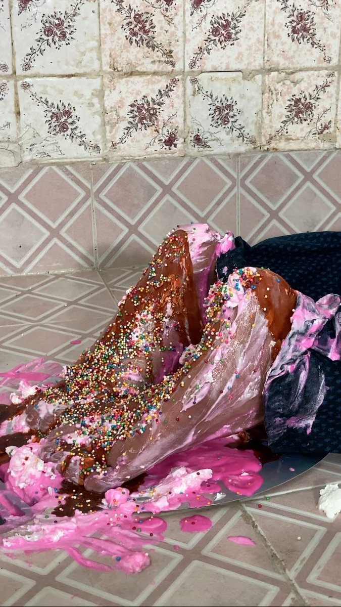 ch0c0twinkie's tweet photo. The art:
The artist: @wetbearded77 
-
More photos and full session coming soon to my OF. I’ll let you know >:)
-
#wam #wetandmessy #messyfeet #feetfetish #malefeet #menfeet #wamfeet #messymen #wetmen #messyman #wetman #onlyfans #gunged #gungedman https://t.co/GSpUnre4MI