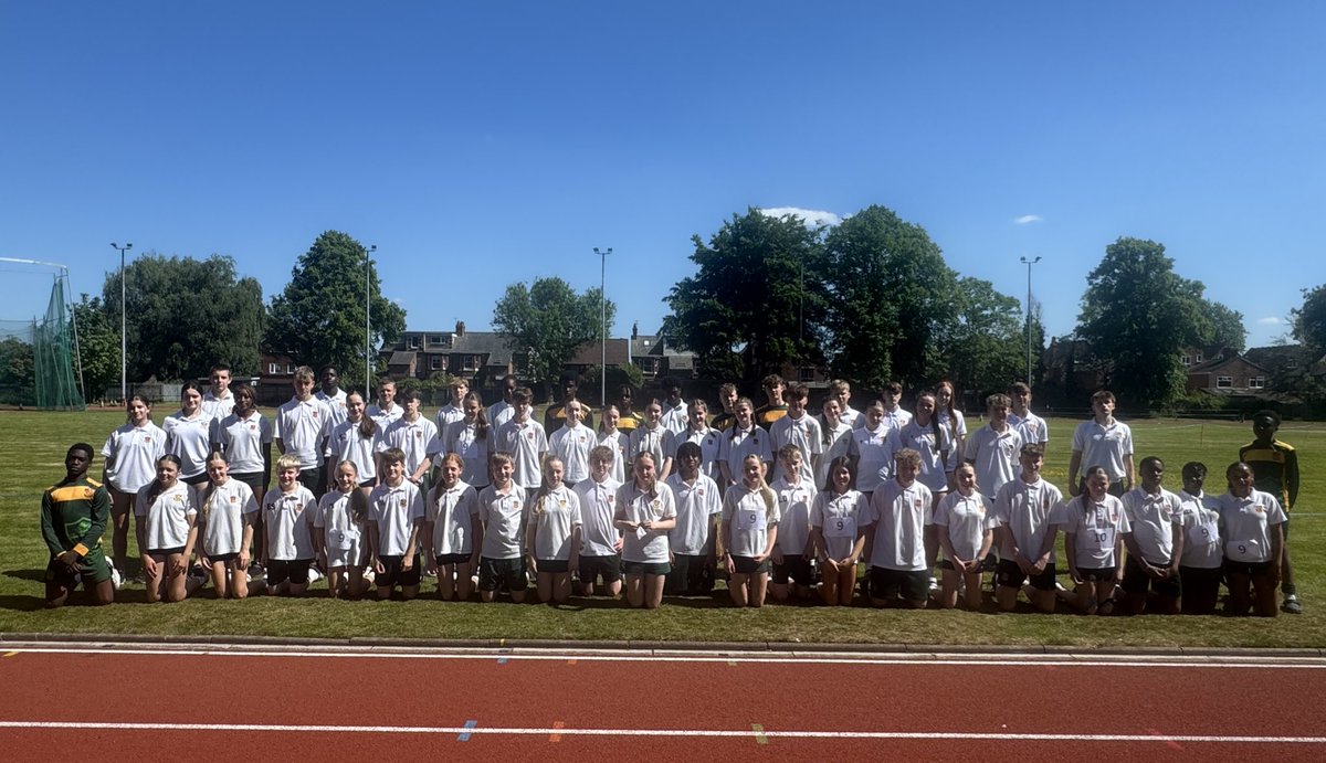 CanonSladePE's tweet image. Scorching heat at the ESAA preliminary round didn’t stop the fireworks on the track &amp;amp; field today. Well done to all our wonderful athletes, you really put on a talented show and smashed it! 💪🏼

The road to the regional finals is heating up….literally 🥵

JB 🥈
JG 🥇
IB 🥈
IG 🥈