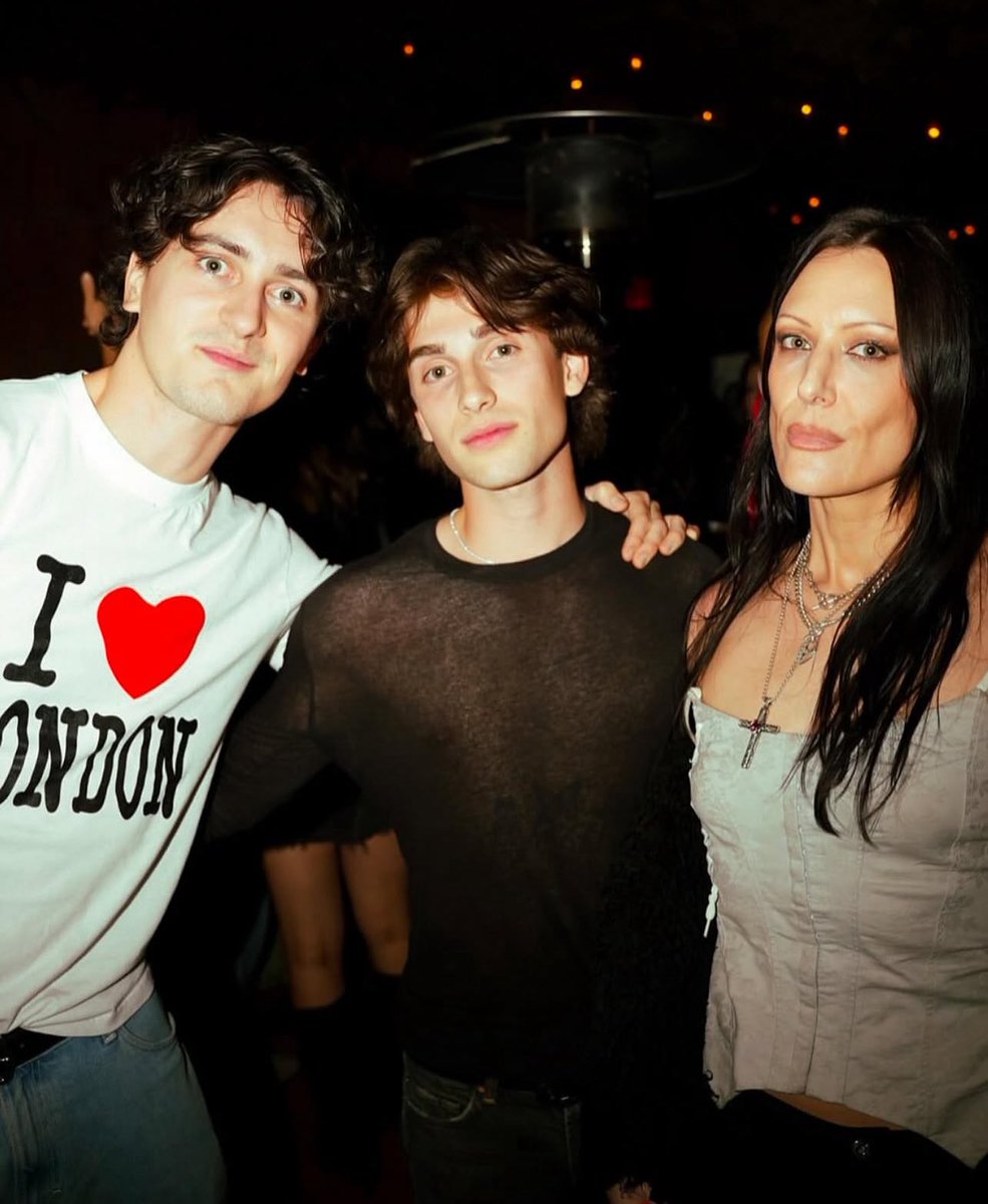 LINDOS! 

📸| Johnny via misslorihowe IG.