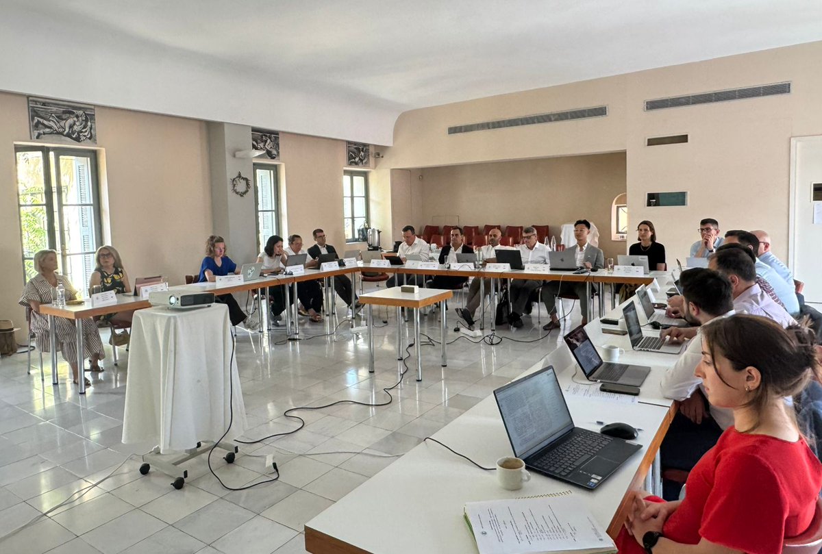 Bright Huo (@brighthuo) on Twitter photo Successful #guideline consensus meeting comparing lap chole, perc drain & nonop for #cholecystitis!
Honored to co-chair under @smorales_conde and @sa_antoniou
Stellar panel <a href="/NBouvy/">Nicole Bouvy</a> <a href="/ValeriuSurlin/">Valeriu Surlin</a> <a href="/felsenreich/">Daniel Moritz Felsenreich</a> <a href="/dragodardanov/">Dragomir Dardanov</a> <a href="/suzi1dore/">Suzanne Doré</a>, with #GRADE advisor <a href="/GuyattGH/">Gordon H. Guyatt</a> Successful #guideline consensus meeting comparing lap chole, perc drain & nonop for #cholecystitis!
Honored to co-chair under @smorales_conde and @sa_antoniou
Stellar panel <a href="/NBouvy/">Nicole Bouvy</a> <a href="/ValeriuSurlin/">Valeriu Surlin</a> <a href="/felsenreich/">Daniel Moritz Felsenreich</a> <a href="/dragodardanov/">Dragomir Dardanov</a> <a href="/suzi1dore/">Suzanne Doré</a>, with #GRADE advisor <a href="/GuyattGH/">Gordon H. Guyatt</a>