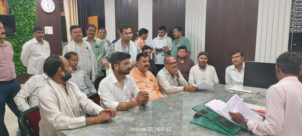 Vipin Bihari | विपिन बिहारी |وپن اپادھیائے (@vipinuppss) on Twitter photo शिक्षकों की समस्याओं को लेकर जिला बेसिक शिक्षा अधिकारी जालौन के साथ वार्ता संपन्न हुई जिसमें नेतृत्व द्वारा रखी गईं समस्त समस्याओं के निस्तारण का तत्काल आश्वासन दिया गया।
#uppss
<a href="/DrDCSHARMAUPPSS/">Dr Dinesh Chandra Sharma</a>
<a href="/UPPSS1921/">UPPSS(उ०प्र०प्राथमिक शिक्षक संघ)</a> शिक्षकों की समस्याओं को लेकर जिला बेसिक शिक्षा अधिकारी जालौन के साथ वार्ता संपन्न हुई जिसमें नेतृत्व द्वारा रखी गईं समस्त समस्याओं के निस्तारण का तत्काल आश्वासन दिया गया।
#uppss
<a href="/DrDCSHARMAUPPSS/">Dr Dinesh Chandra Sharma</a>
<a href="/UPPSS1921/">UPPSS(उ०प्र०प्राथमिक शिक्षक संघ)</a>