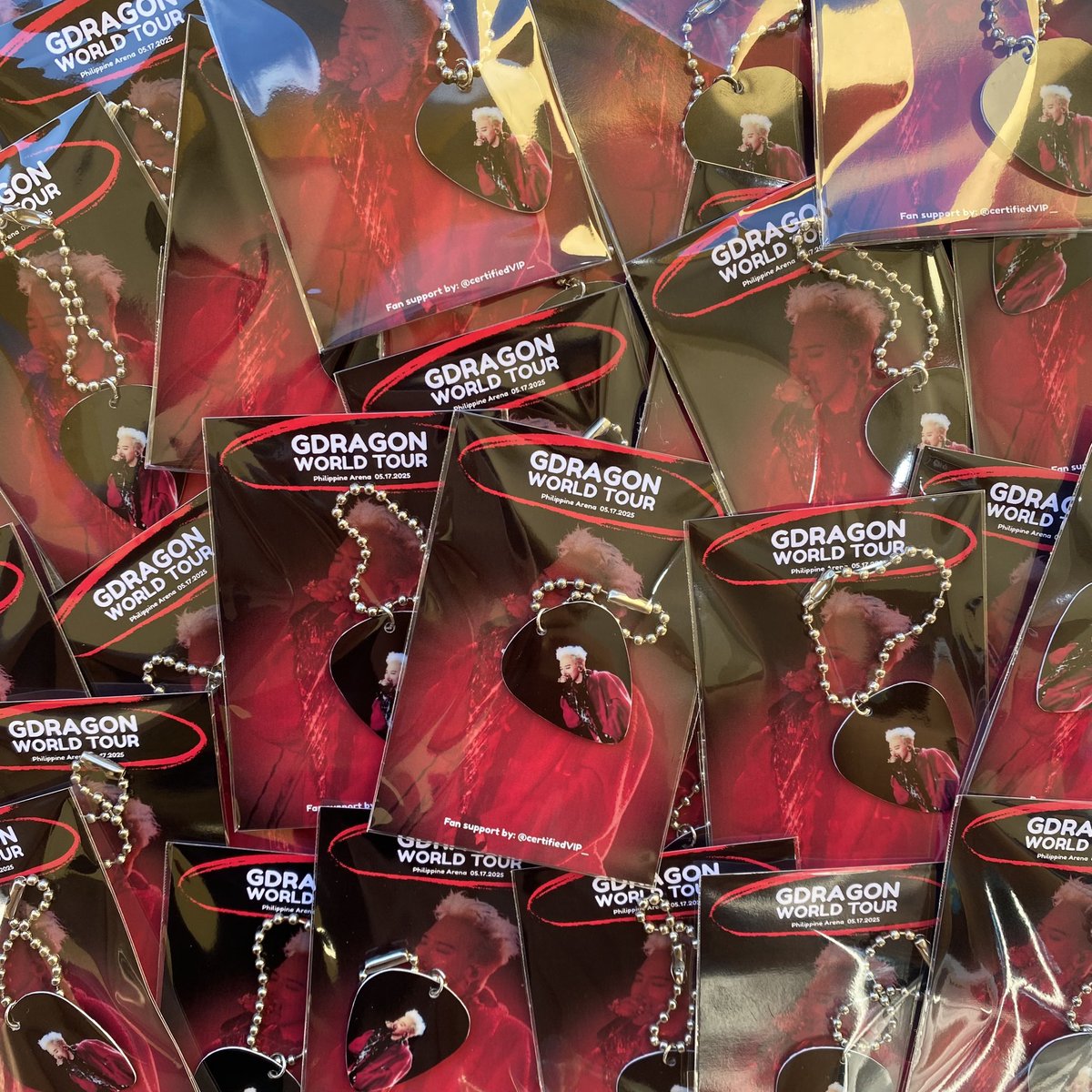 certifiedVIP_'s tweet image. 🚨 FAN SUPPORT 🚨

GD UBERMENSCH WORLD TOUR 2025
📌PH ARENA, 051725

Concert Freebies:
✅ Fabric Wristband
✅ Guitar Pick
✅ Jiyongpas (Salonpas 😅)
✅ Candies (Sour Belt &amp;amp; Gummies)

Help RT. Save thread for update. ✨
See youuuu ~

#GDRAGON_ÜBERMENSCH 
#GDRAGONinBULACAN