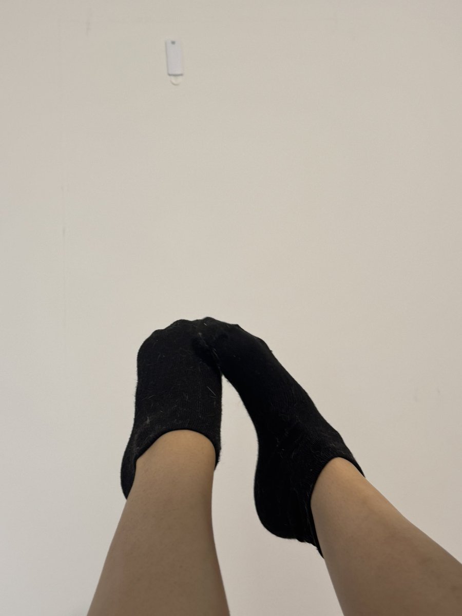 look at the panties and socks a subscriber bought to get up close &amp; personal w me🙈

dm me if you want a pair all for yourself from me too daddy 😈
#feetfinder #feetworshi̇p #feetfetısh #socks #pantyandstocking #socksmell #findom #footworship #finacialdom 
onlyfans.com/lyssyybbyy