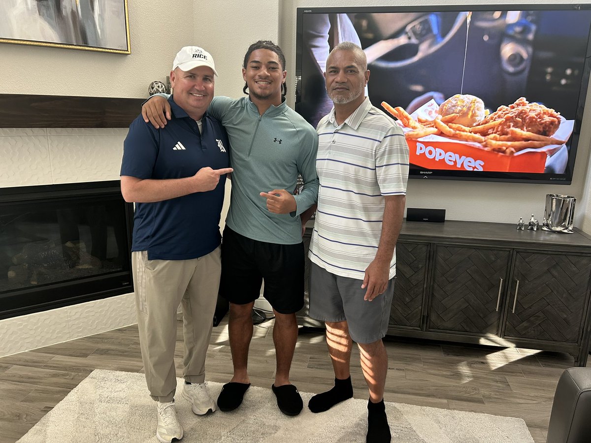 Jayden_Cupitt's tweet image. I appreciate @CoachKay713 coming down for a home visit today!!! @Scott_AbellFB @RiceOwlsFB @RiceOwlsFB @Coach_McIntire @CoachTyWarren @porter_abell8 @LakeRidgeFB