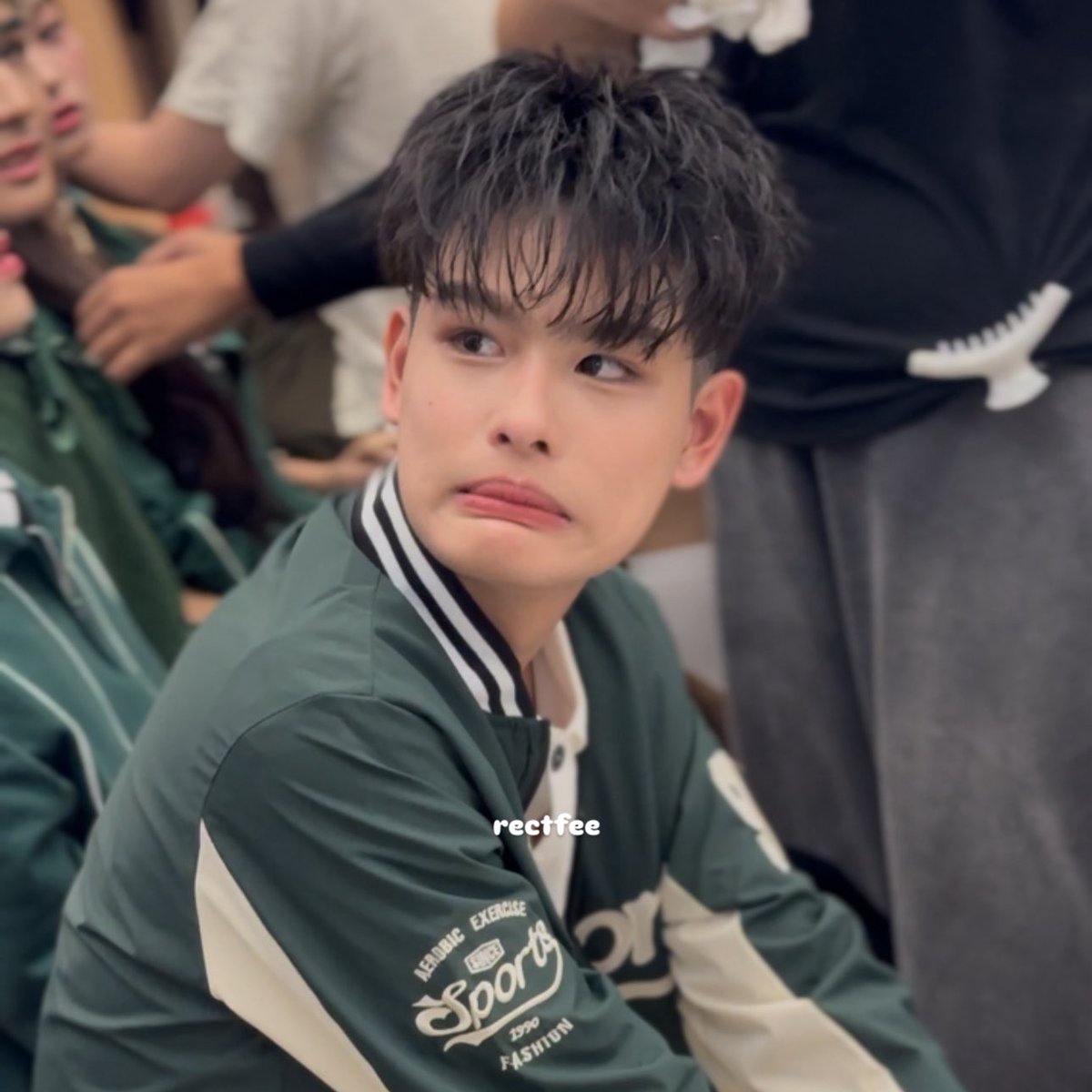 butterbay11's tweet photo. เลี้ยงลูกจิ๋วๆ แต่ได้ลิงเจี๊ยกๆ 🐒🙉
#SupportShaneForever https://t.co/oU0rf0tGzo