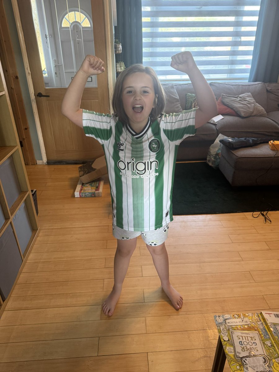 86_miles's tweet photo. Birthday girl ready for tomorrow’s game!!!!! @FredOnyedinma_ @wwfcofficial @the1887wwfc https://t.co/mRzQ1ZVdg3