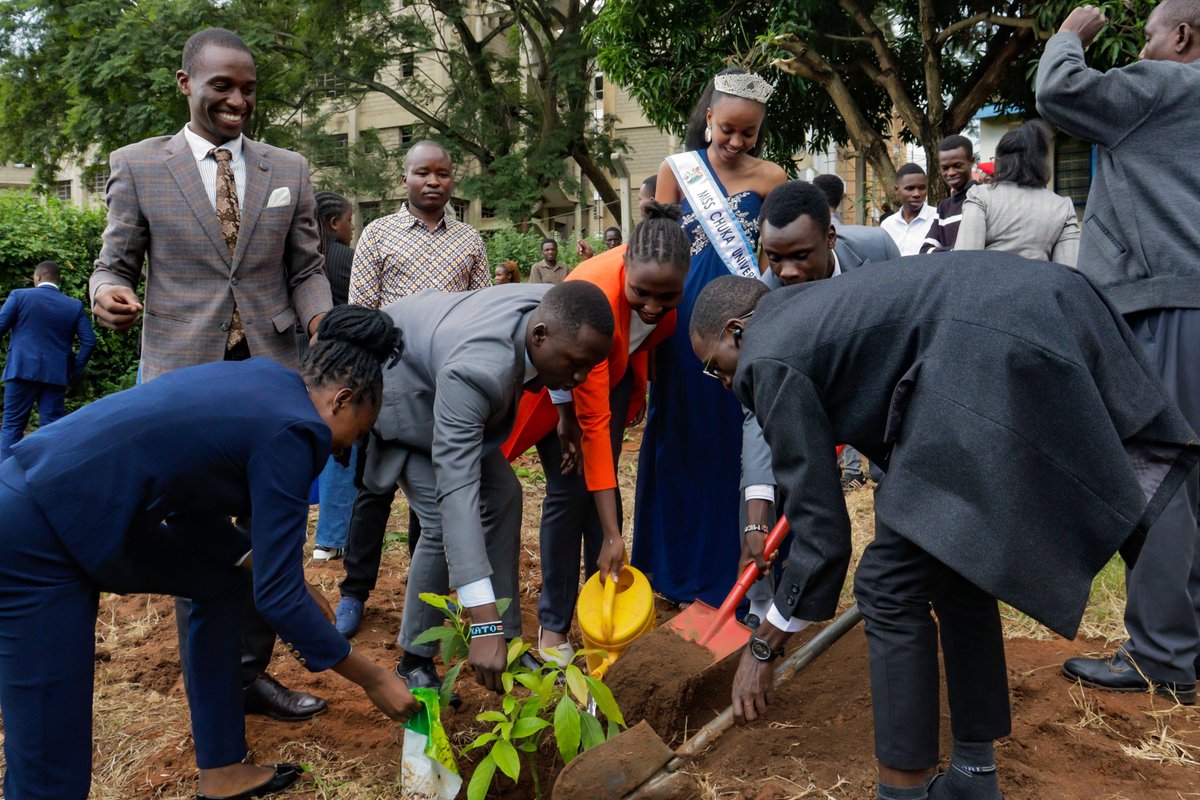 UcspakOfficial's tweet photo. The final day was also marked by establishment of UCSPAK Amani garden to promote Tree and fruit growing .This was led by the
@mksu_official
Vice chancellor Prof.Joyce Agalo,Hassan Khannenje, PhD , Dr. Joy Mbaasu ,DOS  &amp; student leaders of the 8 universities which were present https://t.co/266cLSzyhT