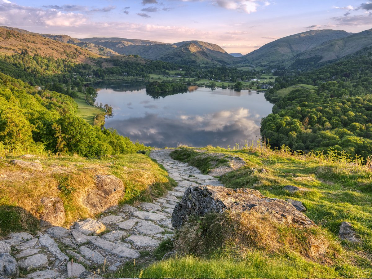 Morning everyone I hope you are well. One of my favourite walks across Loughrigg and the descent to Grasmere. Even though I do this on a regular basis, I still find this view breathtaking. Have a great day.

#LakeDistrict