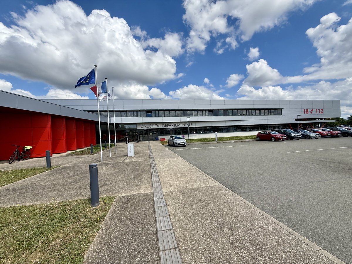 Actuellement en mission dans la #Mayenne (53), j’ai le plaisir d’animer une formation dédiée aux #MSGU – Médias Sociaux en Gestion d’Urgence – au profit de 12 officiers #Pompiers du #Sdis53.

Une formation que j’ai conçue pour le #CNFPT et que je dispense depuis 2016 dans de