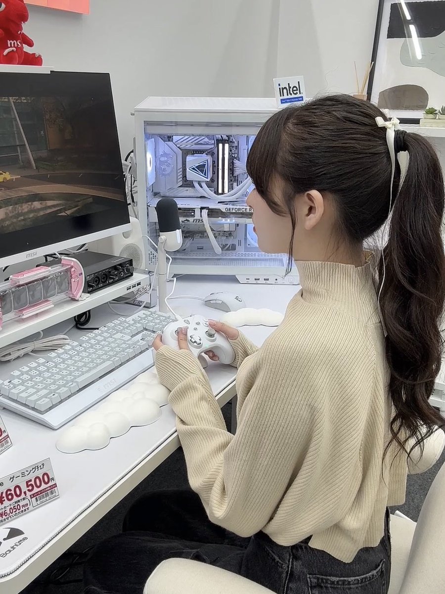uni_harucan's tweet image. 白PCデクスって可愛いよね〜🤍
#desksetup #custompc #自作PC