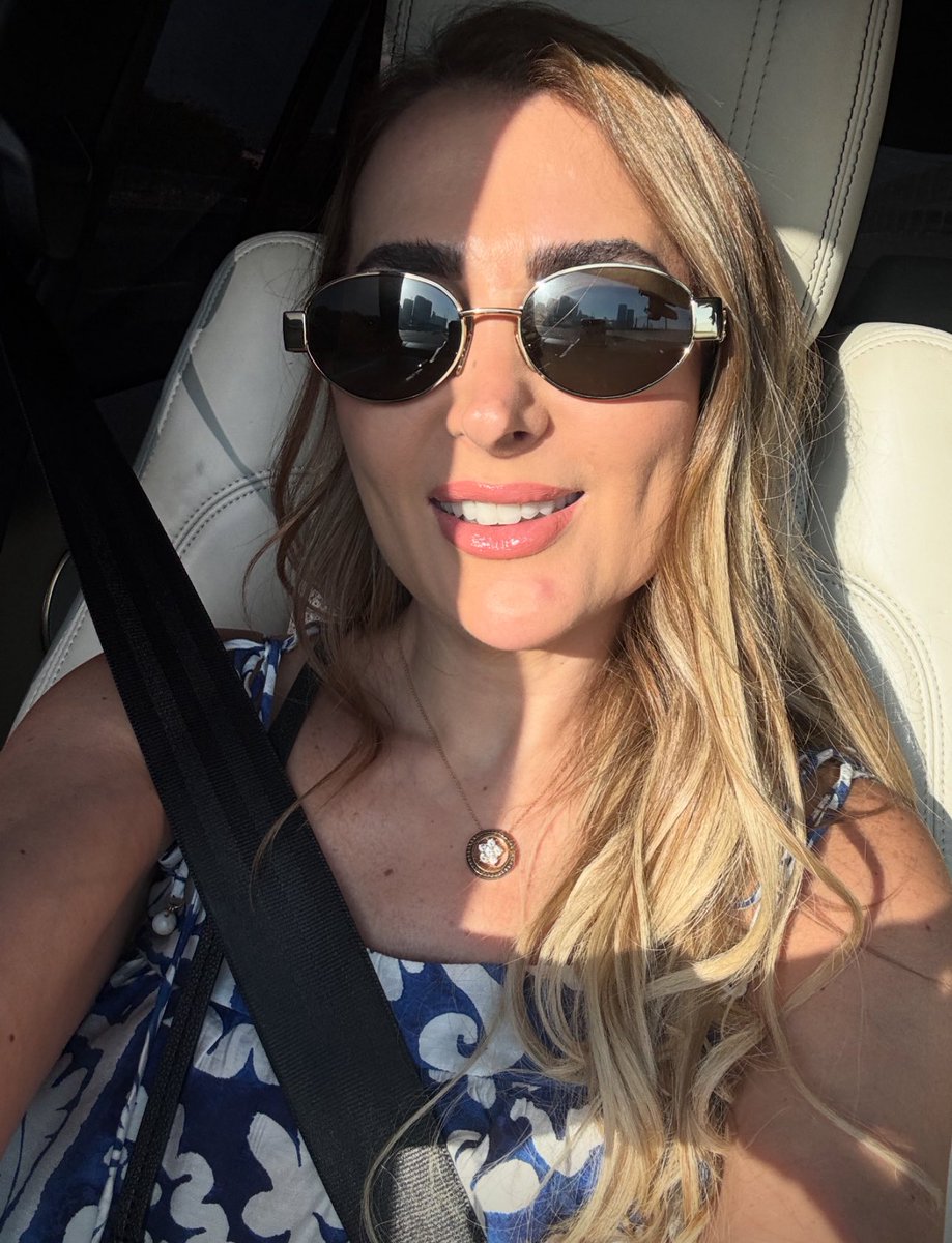 sihamalhakim's tweet photo. بعرف… صارلي زمان ما نزلت شي هون
يمكن لأنو كنت مشغولة بالحياة أو يمكن كنت عم عيشها بعيد عن السوشال ميديا 

بس هالصورة وهالضحكة قالولي: يلا… رجعي

يسعدلي صباحكم
ويامرحبا من كل البي قلبي

وبلشوها معي: شو أكتر شغلة بتخليكم تبتسموا بلا سبب؟

#صباح_الخير #Eurovision #محمد_بن_سلمان_ينتصر_لسوريا #ولي_العهد #شمس #حب 
#رجعة_خفيفة #تويت_شامي #ضحكة_و_شمس