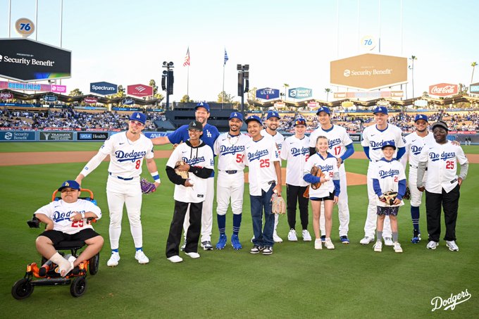 A photo of the seven children from Make A Wish America with Kiké Hernández, Clayton Kershaw, Mookie Betts, Michael Conforto, Shohei Ohtani, Freddie Freeman and Miguel Rojas.