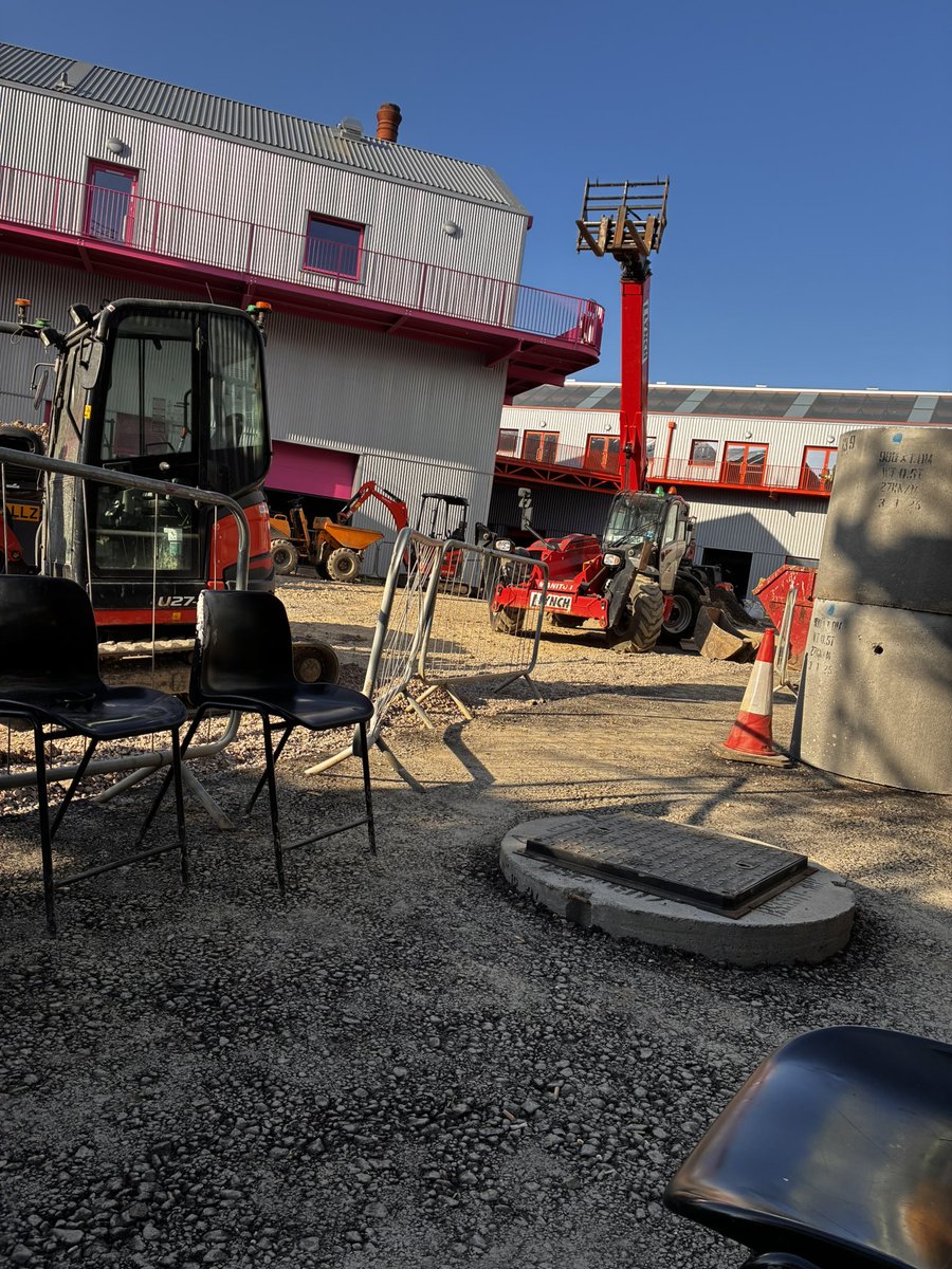 GM Legends 🙌🏻

Lovely sunny day in #London 🌅

Are you still holding  your $BOOPA bag?

Time to get to work catch you soon 🙌🏻
#Construction