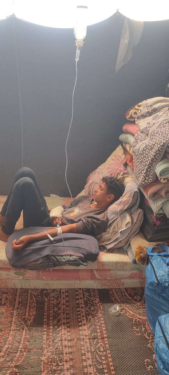 من يجد في قلبه الرحمة وقدرة على المساعدة... نناشدكم بكيس طحين أو أي طعام لإطعام أطفالي الجائعين في #غزة. الجوع يقتلنا ببطء، ولا نجد ما يسدّ رمقنا. والله لا يضيع أجر من أحسن عملاً.  
رجاءً، شاركوا المنشور لعلّ الخير يصلنا.