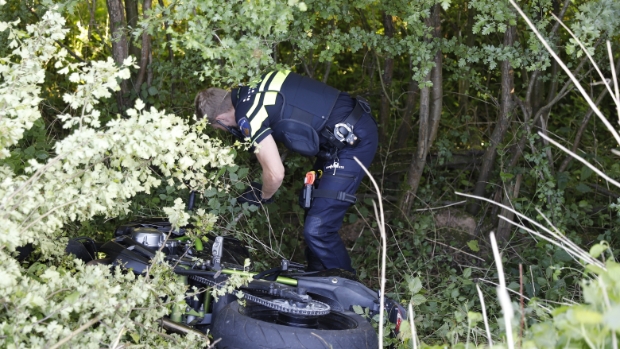 Motorrijder gewond bij mislukte inhaalactie in Oeffelt