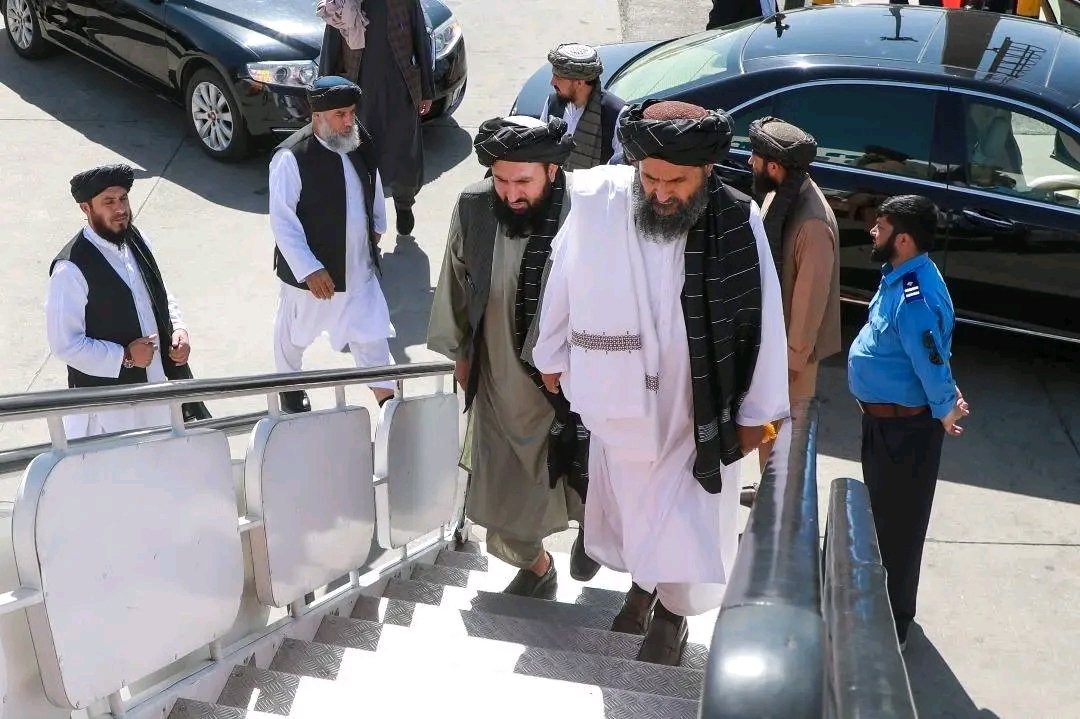 اقتصادي ګړندۍ هڅې♥ 
د اقتصادي مرستیال په مشرۍ یو لوړپوړی پلاوی نن د کازان ۱۶م نړیوال اقتصادي فورم کې د ګډون په موخه تاتارستان جمهوریت ته روان شو.
ټاکل شوې چې یاد پلاوی د کازان ۱۶م نړیوال اقتصادي فورم په څنډو کې د یوشمېر هېوادونو له لوړ رتبه چارواکو سره رسمي لیدنې هم ولري.