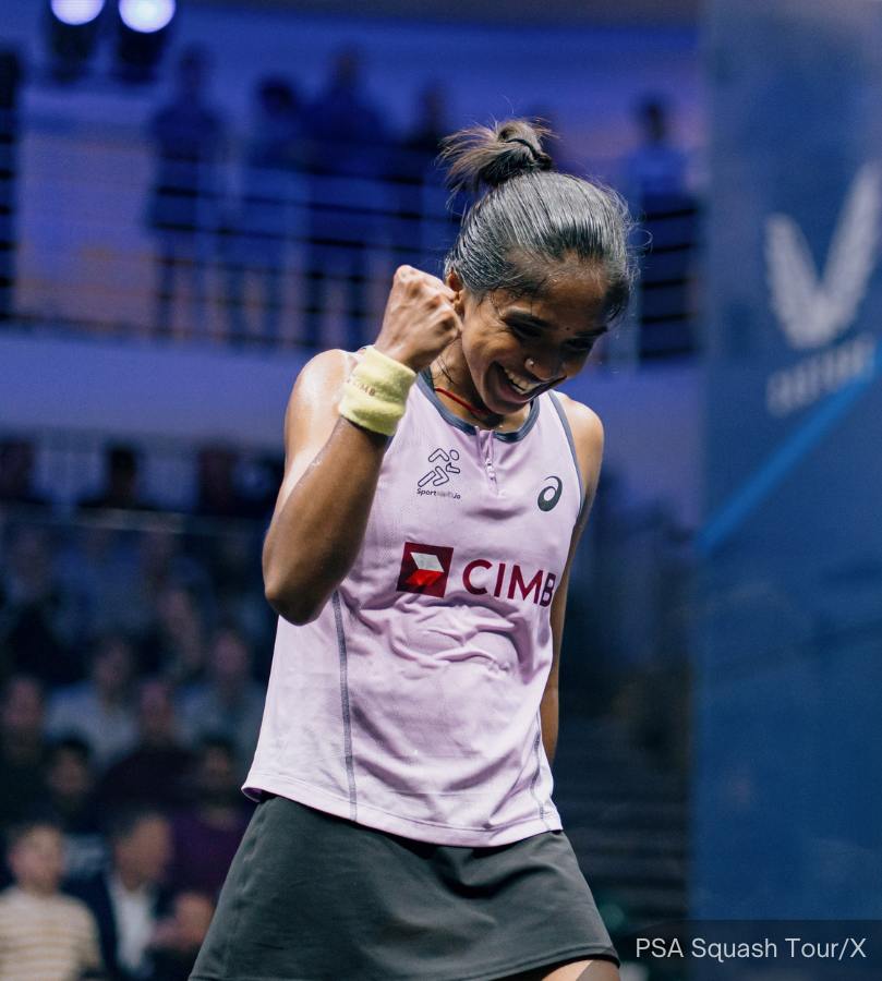 NewsBFM's tweet photo. S. Sivasangari has made history by becoming the first Malaysian squash player since Nicol David in 2017 to reach the quarter-finals of the World Championships.

The World No. 9 dominated America's Amanda Sobhy, 11-8, 14-12, 11-6 in just 34 minutes in the third round.

🧵1 https://t.co/RS8AB8zUC9