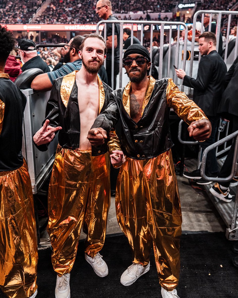 CavsEntertain's tweet image. Thank you Cleveland❤️💛 #LetEmKnow