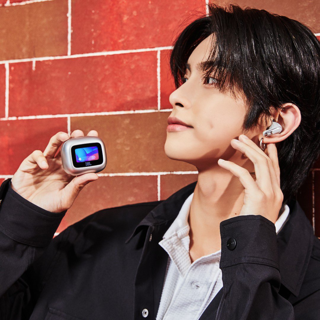Kyler of HORI7ON stuns in an enchanting look for JBL Philippines.