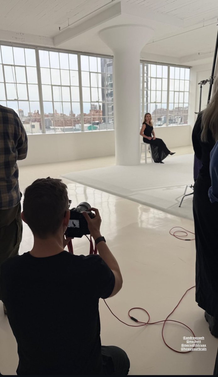 ScarlettJUpdate's tweet photo. The set up                                        The shot https://t.co/KNObKCEHpw
