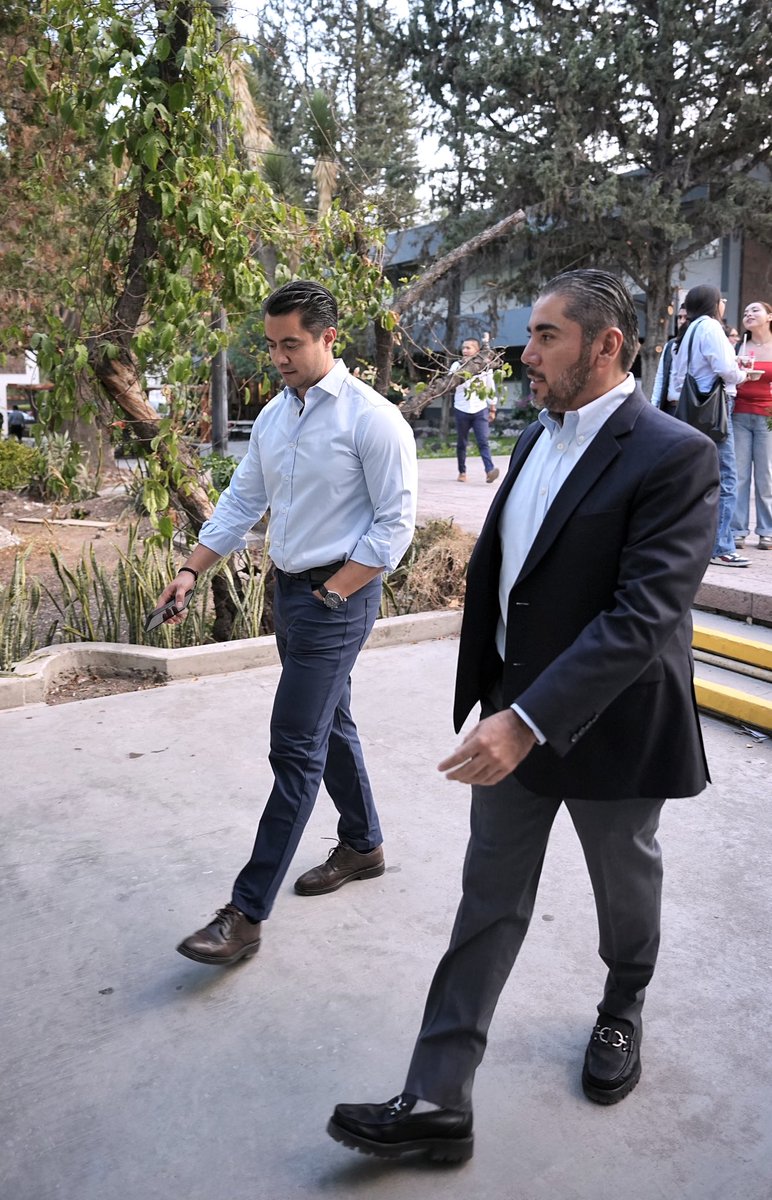 Arreguín JC (@arreguinjc) on Twitter photo Acompañé al Presidente <a href="/FeliFerMacias/">Felipe Fernando Macías</a> a la máxima Casa de Estudios de Querétaro la <a href="/UAQmx/">UAQmx</a> a la toma de Protesta de su nuevo Patronato. Estoy cierto que desde el <a href="/qromunicipio/">Municipio de Querétaro</a> seguiremos contribuyendo a engrandecer al Alma Máter desde nuestra trinchera Acompañé al Presidente <a href="/FeliFerMacias/">Felipe Fernando Macías</a> a la máxima Casa de Estudios de Querétaro la <a href="/UAQmx/">UAQmx</a> a la toma de Protesta de su nuevo Patronato. Estoy cierto que desde el <a href="/qromunicipio/">Municipio de Querétaro</a> seguiremos contribuyendo a engrandecer al Alma Máter desde nuestra trinchera