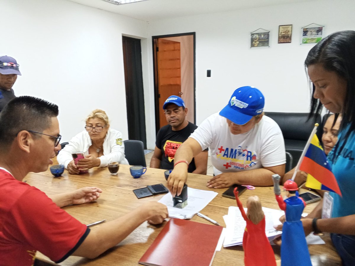 Desde la Alcaldía Revolucionaria del Municipio Papelón se realiza la firma de convenios de entrega de recursos a Consejos Comunales:  Pueblo Dulce, Los Bancos, Guayabal, complemento del segundo proyecto más votado en la Primera Consulta Popular Nacional 2025, este avance es un