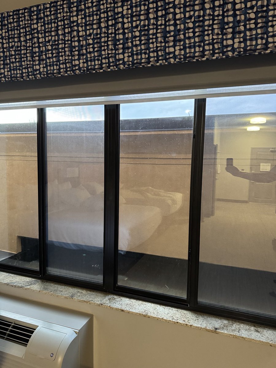 Geiser_Rules's tweet image. I thought I’d try a different hotel chain this week and this is my view.  Sorry I cheated on you ⁦@IHGhotels⁩, we’ll be reunited next week.  ⁦@Hilton⁩ we’re a one and done ✌🏻