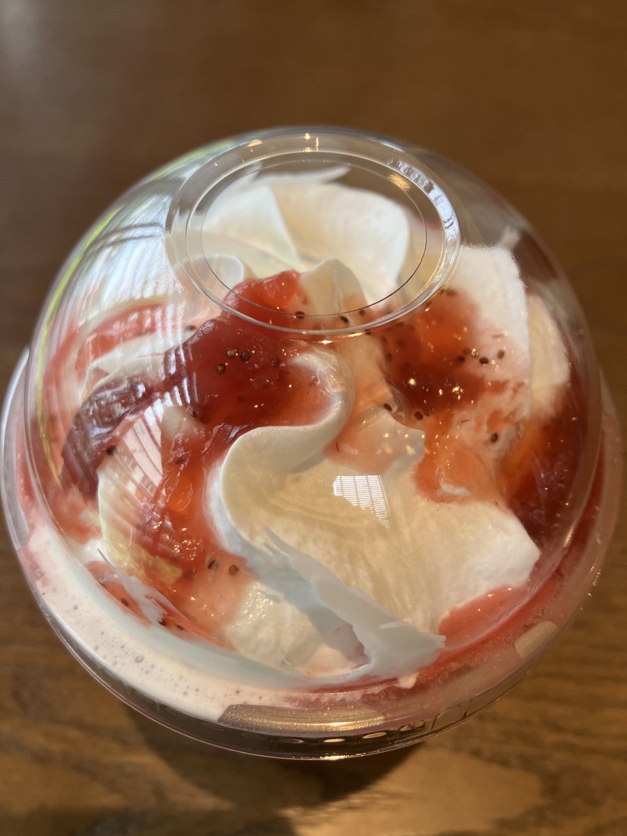 dchin777's tweet photo. Starbucks 所沢けやき台店 さん

THE 苺 フラペチーノ®︎ スペシャル ver.

ホワイトモカシロップ 追加
→あまあま度🆙

シトラス果肉 追加 🍋‍🟩🍋
→柑橘系のさわやかさ ゴロゴロ感🆙
    初夏を先取り！

過去最高のイチゴ感🍓🍓🍓👏
イチゴよりイチゴしてる極上フラペ✨

さすがスペシャルver.👍 https://t.co/n5RxW4m1qH