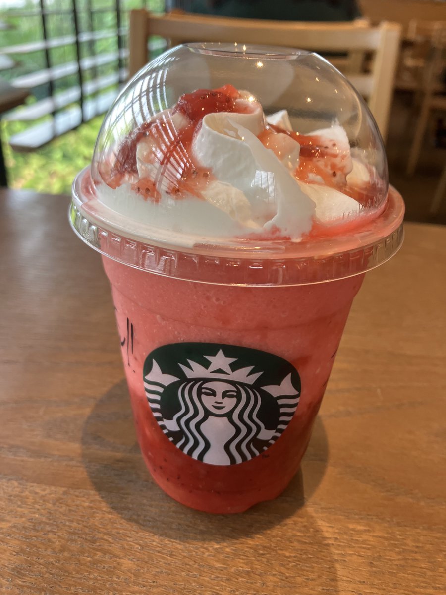 dchin777's tweet photo. Starbucks 所沢けやき台店 さん

THE 苺 フラペチーノ®︎ スペシャル ver.

ホワイトモカシロップ 追加
→あまあま度🆙

シトラス果肉 追加 🍋‍🟩🍋
→柑橘系のさわやかさ ゴロゴロ感🆙
    初夏を先取り！

過去最高のイチゴ感🍓🍓🍓👏
イチゴよりイチゴしてる極上フラペ✨

さすがスペシャルver.👍 https://t.co/n5RxW4m1qH