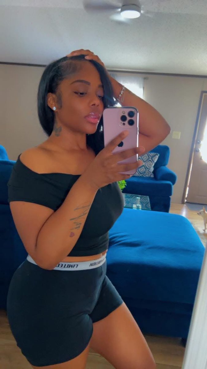 rismonae's tweet photo. Talk to me nice 🫣🫢 https://t.co/eCtESIG3LQ