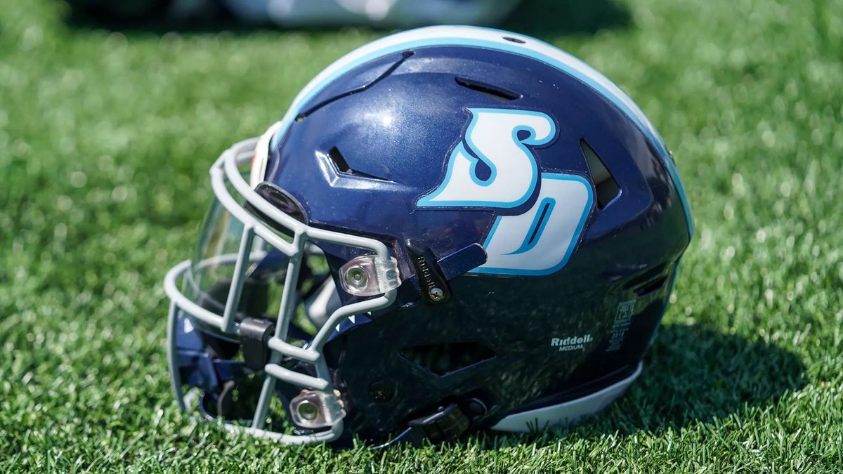 Would like to thank Coach Reilly from the University of San Diego for stopping by Cabrillo this afternoon to chop it up with some of our 2026 athletes! We appreciate it Coach! #JagUp