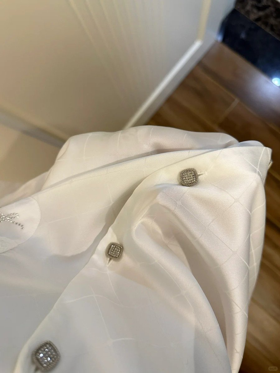 taiahc's tweet image. Nightfall is when I reconnect with myself. In this soft embrace of satin and calm, I leave behind the chaos and step into a space that is purely mine. A beautiful nightwear doesn’t just adorn the body—it nurtures the soul. 🌙✨ #SoftButStrong #NighttimeGrace