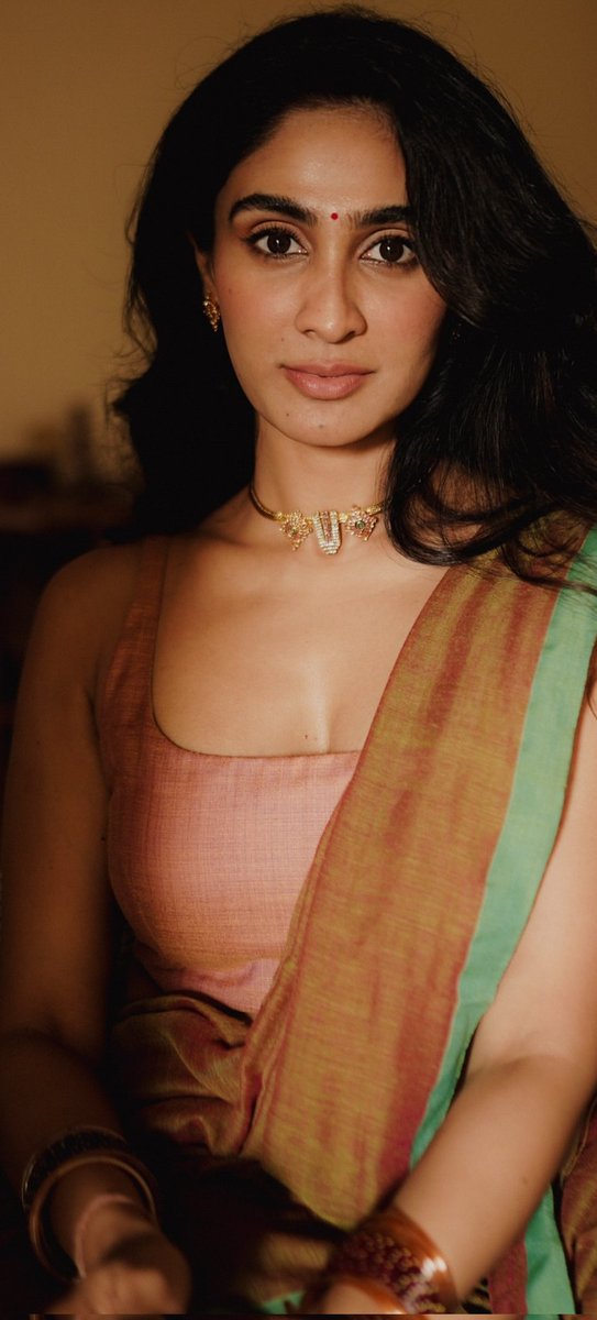 anjanasammu's tweet photo. Happy Wednesday dear X 🫰🏻🖤😍

#DeepthiSati https://t.co/0FixbVEzll