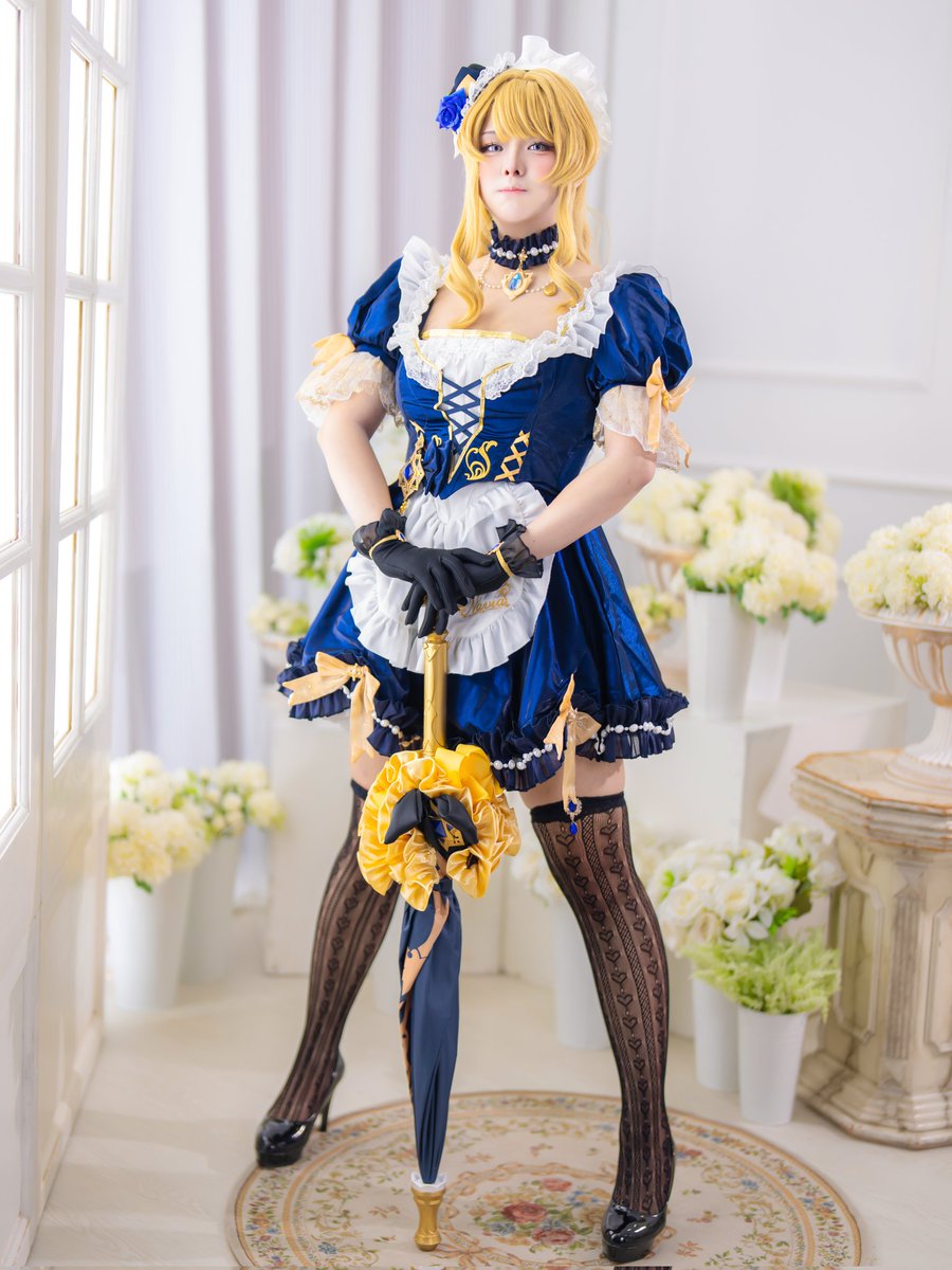 Good morning from Ms Navia ouo////!
.
#cosplay #genshinimpact #genshin #navia #fanartcosplay #maidcosplay