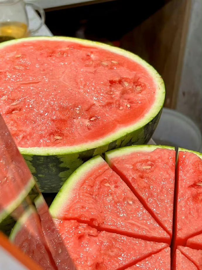 liuweny72668944's tweet image. 西瓜🍉甜不甜
甜！
＃watermelon