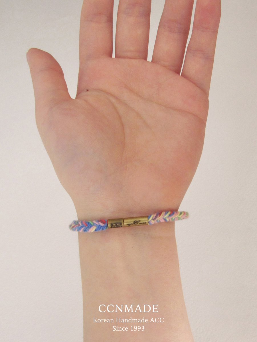 ccnmade's tweet image. NEW ARRIVAL
BBOKBBOKI BRACELET
최창남메이드의 독보적인 색감과 감성이 담긴
뽁뽁이 팔찌는 손목에 맞게 간편하게 착용할 수 있도록
특별 제작된 브라스 뽁뽁이 클로징을 사용했습니다.
ccnmade.co.kr